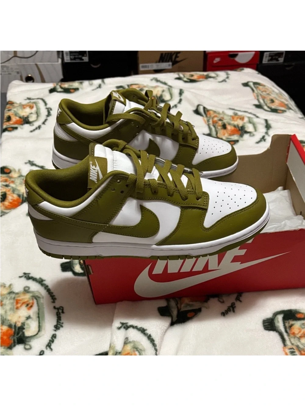 Nike Men’s dunk Low-Top Sneakers — White & Olive Green Leather
